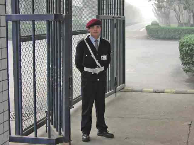 museum-security-guard